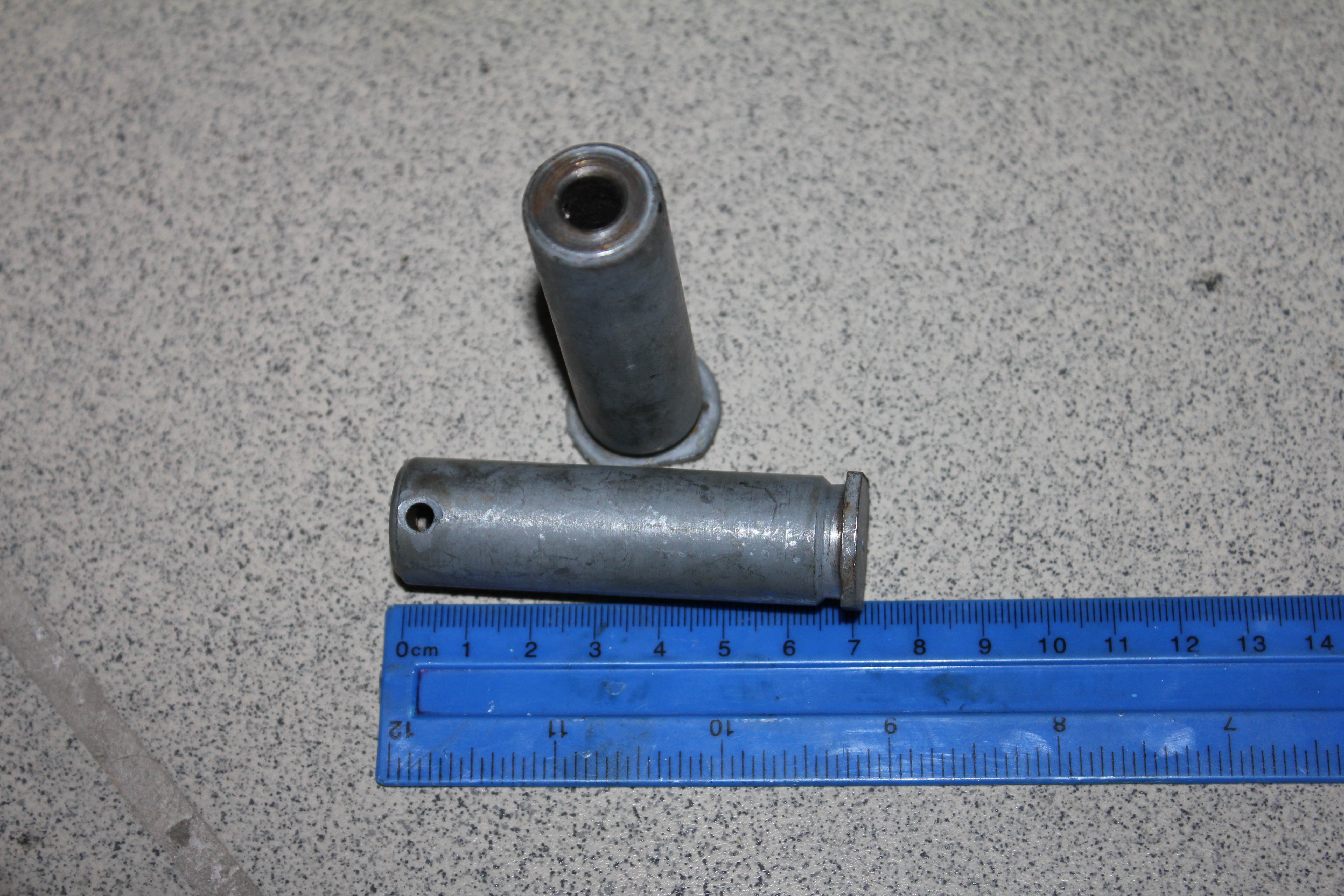 Ролик тормозной колодки камаз 5320. Ось ролика тормозной колодки. Ось ролика колодки 5320-3501107 камаз. Ось ролика тормозной колодки. Ось тормозных колодок камаз 6520.